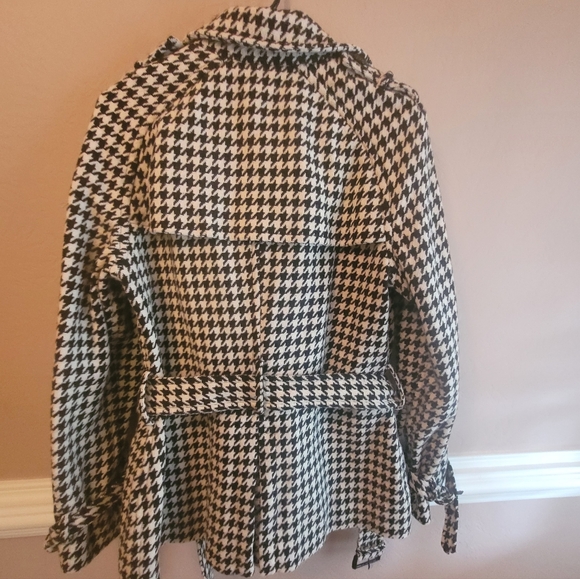Beautiful Club Monaco Pea Coat Houndstooth pattern - Picture 3 of 15